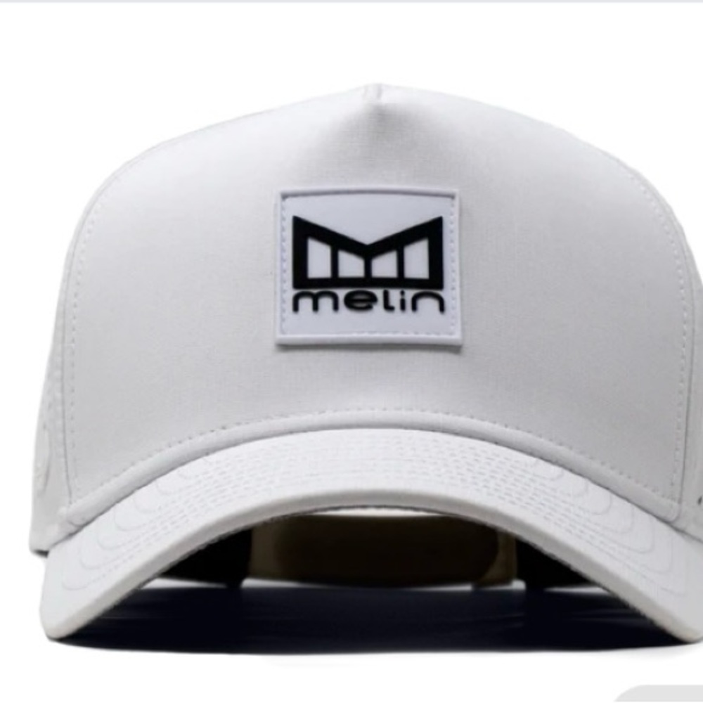 Melin light grey hat. Size classic.